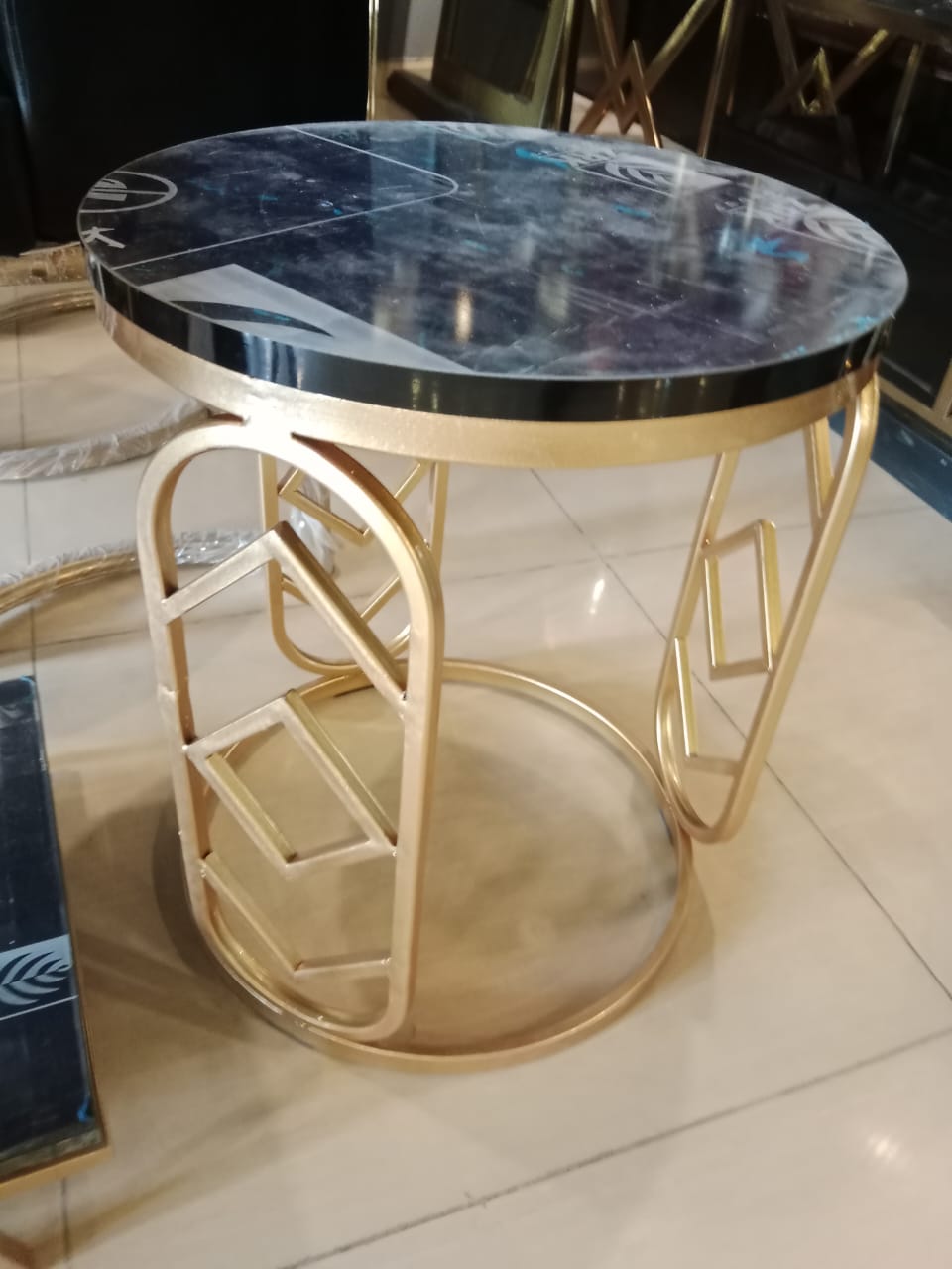 Charm Metal Accent Table – Rugged Elegance, Timeless Style | MST-0448